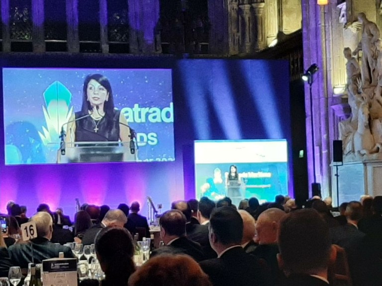 Δωροθέα Ιωάννου: Τιμήθηκε με το Seatrade Award ως η πρώτη γυναίκα διευθύνουσα σύμβουλος στην ιστορία των P&I Club (pic)