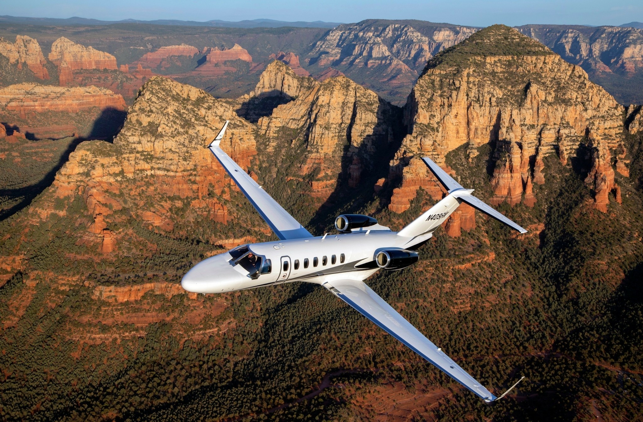 Τα ιδιωτικά jets των CEOs φωτογραφημένα στον αέρα ενώ πετούν με τους ιδιοκτήτες τους