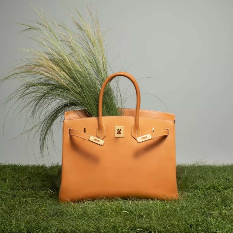 Birkin bag: Γιατί η πιο ακριβή τσάντα στον κόσμο είναι το ιερό δισκοπότηρο του στυλ και το απίστευτο παρασκήνιο με τη λίστα αναμονής