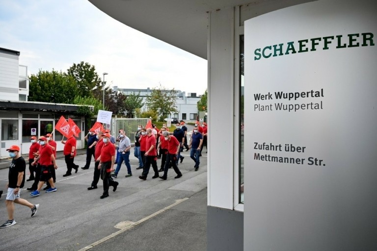 Προβλήματα στην αυτοκινητοβιομηχανία: «Μαχαίρι» σε 4.700 θέσεις εργασίας από τη γερμανική Schaeffler