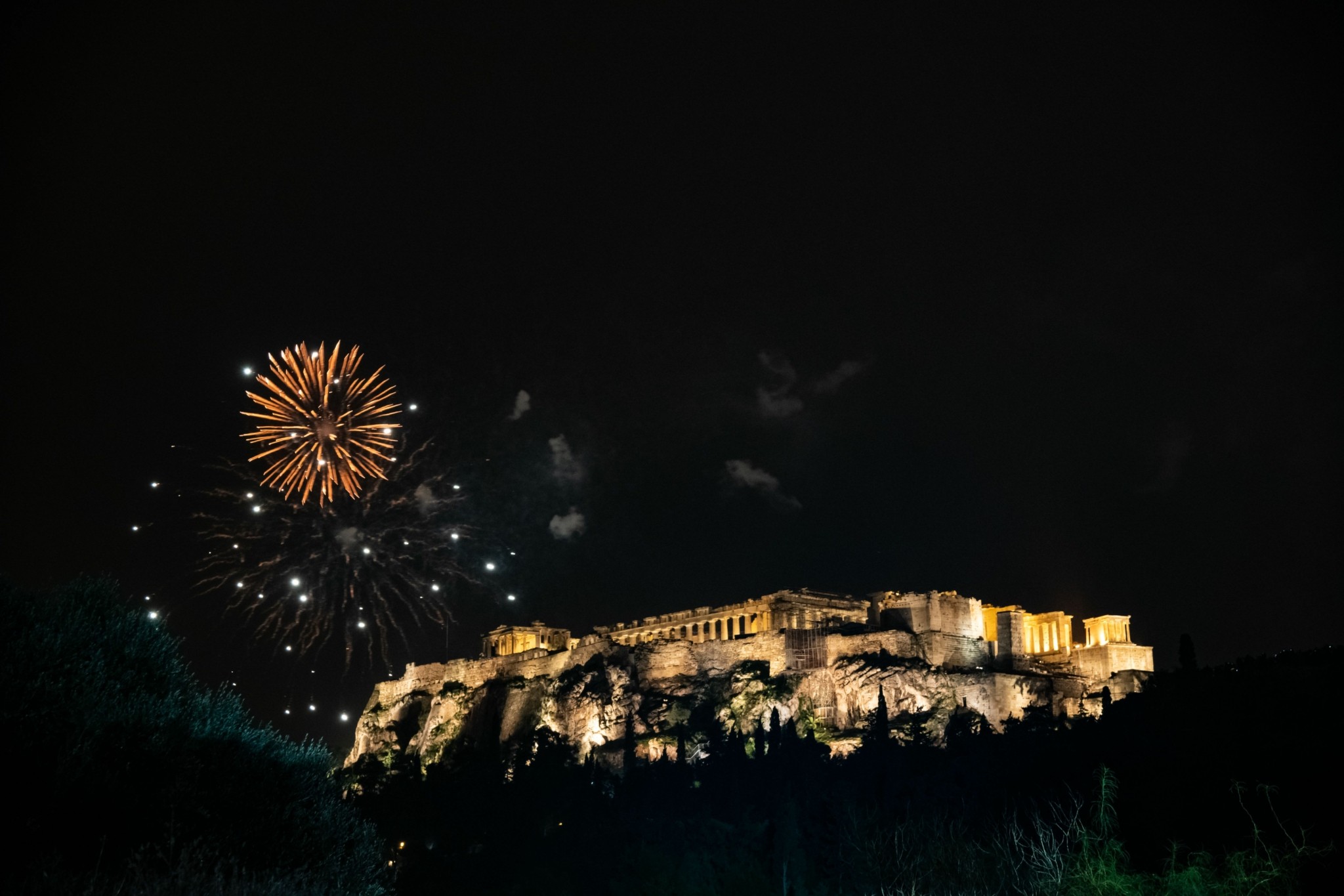 Δήμος Αθηναίων: Στο Σύνταγμα ανάβουμε και φέτος τα φώτα στο Χριστουγεννιάτικο δέντρο (pics + vid)