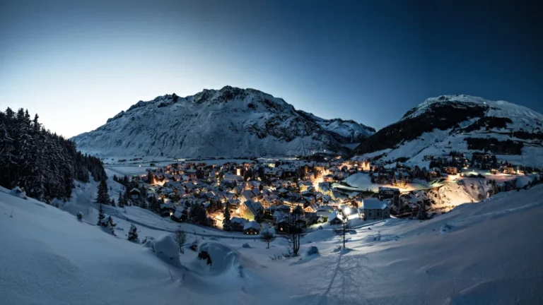 Τρεις στάσεις σε μια μαγική διαδρομή με το τρένο Glacier Express στα πιο ψηλά βουνά της Ελβετίας