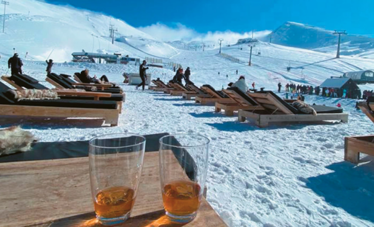 Στο «κόκκινο» οι τιμές των καταλυμάτων για τα Χριστούγεννα – Ο πιο ακριβός και ο πιο οικονομικός προορισμός