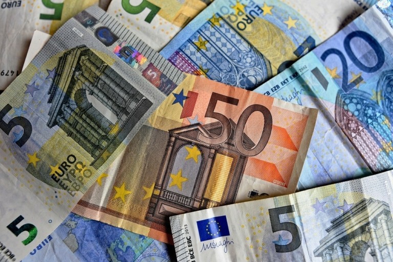 Συνάλλαγμα: Το ευρώ ενισχύεται 0,16%, στα 1,0709 δολάρια
