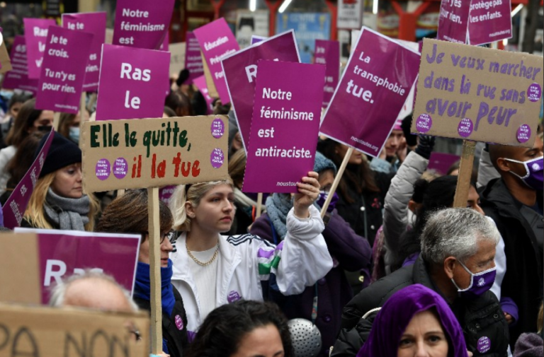 Ογκώδεις διαδηλώσεις στη Γαλλία κατά της βίας εναντίον των γυναικών
