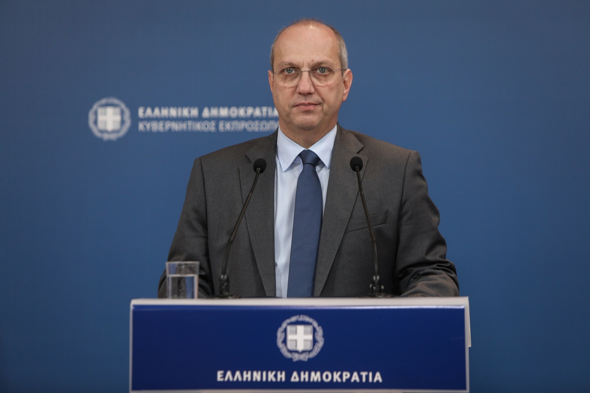 Οικονόμου: Σε 27 μήνες εκδόθηκαν 570.000 εκκρεμείς συντάξεις (tweet)