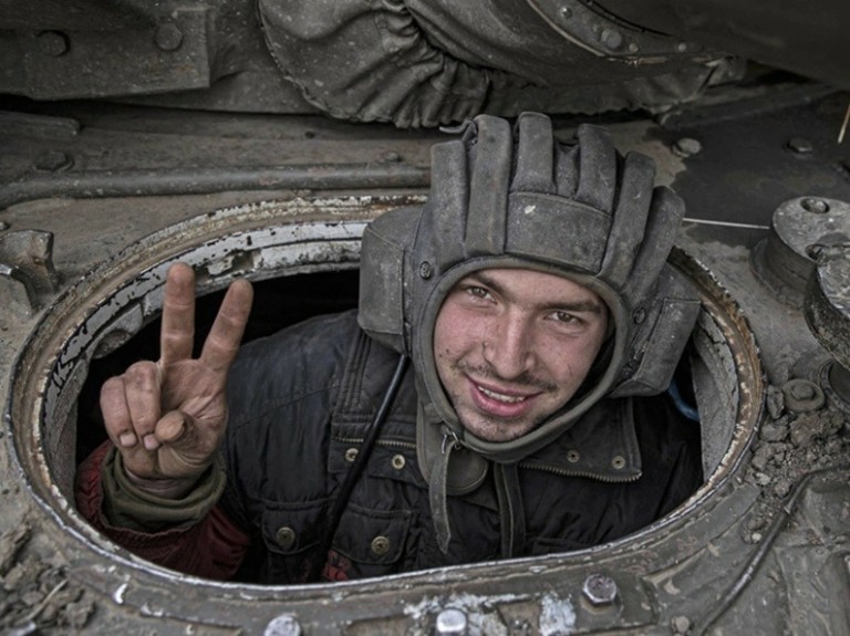 Πόλεμος στην Ουκρανία: Η «μεγάλη αποχώρηση» από τη Χερσώνα – Τακτικισμός ή πανωλεθρία; (tweets + vids)