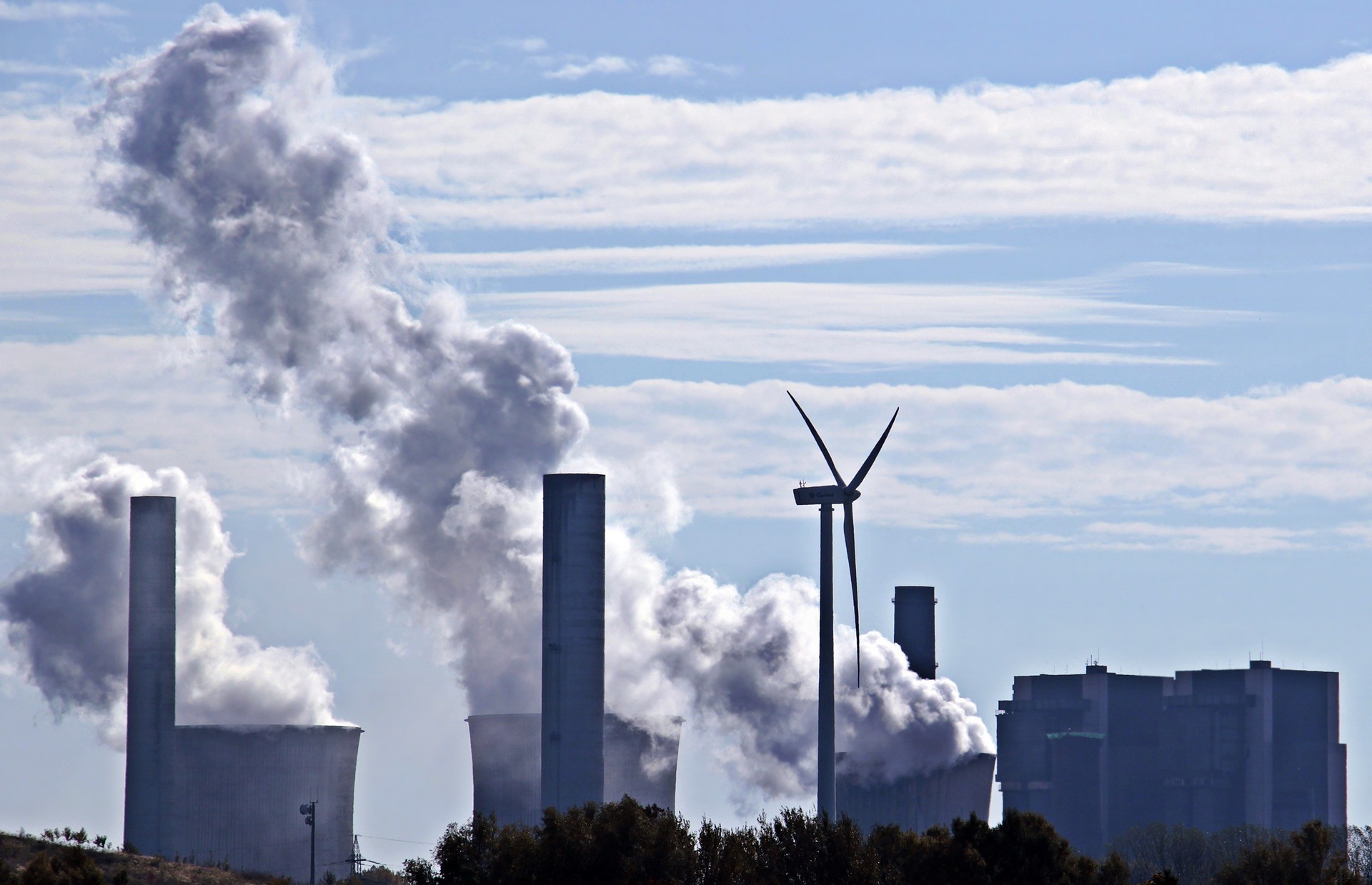 Κλιματική Αλλαγή: Χάνεται η μάχη – Πώς ο υψηλός πληθωρισμός «φρενάρει» τον μηδενισμό των εκπομπών άνθρακα