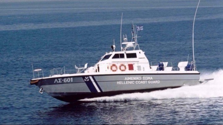 Περισυνελέγησαν δεκάδες μετανάστες από σκάφος νότια της Κρήτης