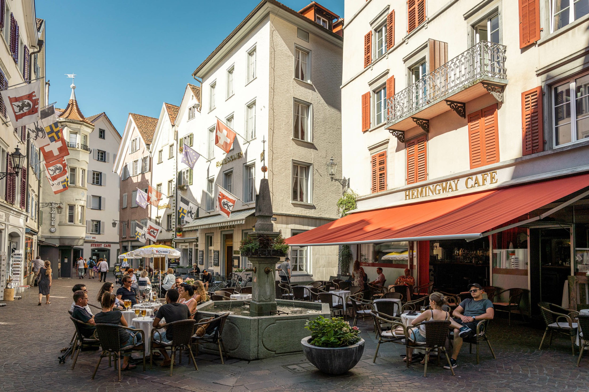 Τρεις στάσεις σε μια μαγική διαδρομή με το τρένο Glacier Express στα πιο ψηλά βουνά της Ελβετίας