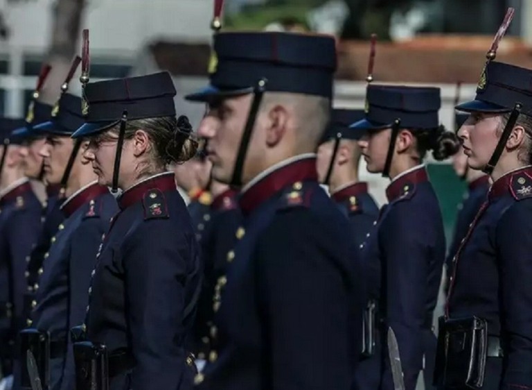 Στρατιωτικές σχολές: Μισθός 600 ευρώ και πρόσβαση υποψηφίων από όλα τα πεδία – Τι εξετάζει το υπουργείο Άμυνας