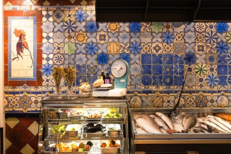 Με ποιους νέους τρόπους και πού τρώμε καλύτερα το ελληνικό ψάρι σήμερα