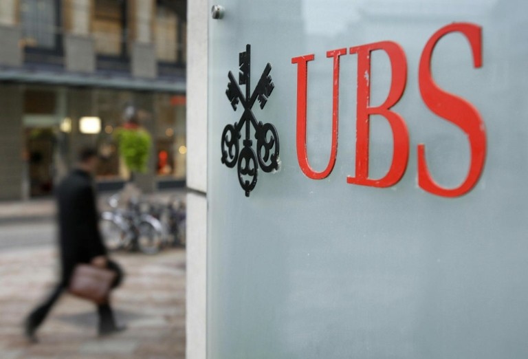Πώς η UBS επιχειρεί να φρενάρει τις διαρροές από την Credit Suisse
