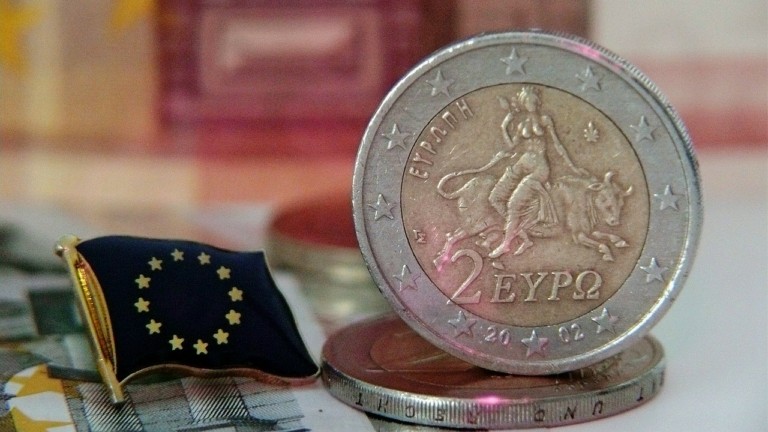 Alpha Bank: Mειώθηκε 4,8% ο πλούτος ανά ενήλικα στην Ελλάδα το 2021 (γραφήματα)