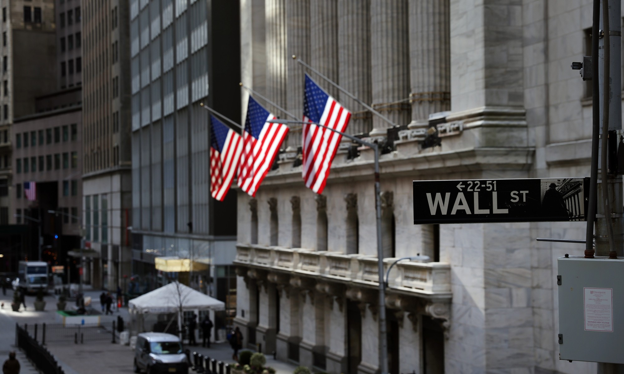 Σταθεροποιητικές τάσεις στη Wall Street – Ικανοποίηση στην Google, απογοήτευση στην Disney (upd)