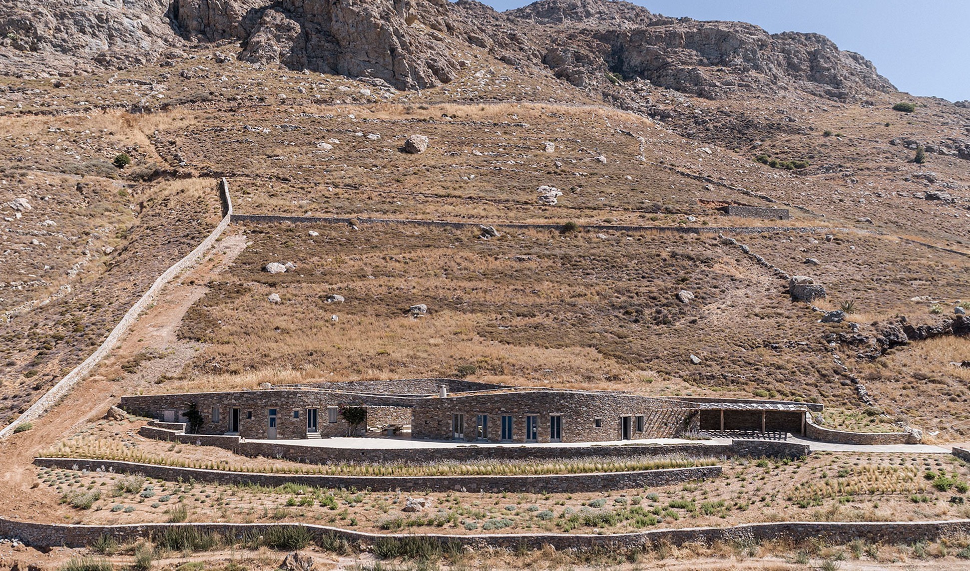 Η ιστορία πίσω από το “Ξερολίθι”, την εμπνευσμένη κατοικία στη Σέριφο
