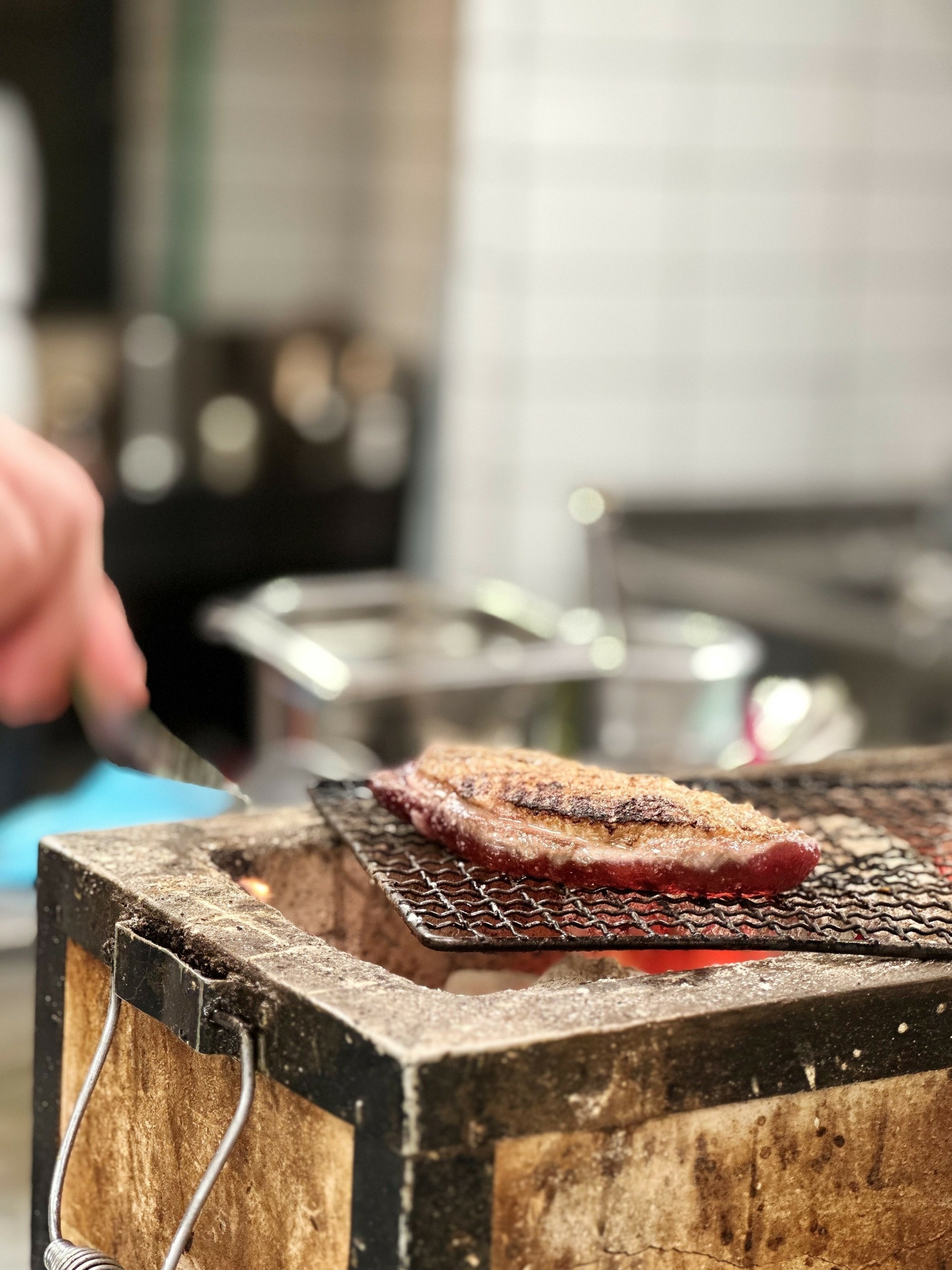 Ολα όσα συμβαίνουν στην κουζίνα της θρυλικής Σπονδής