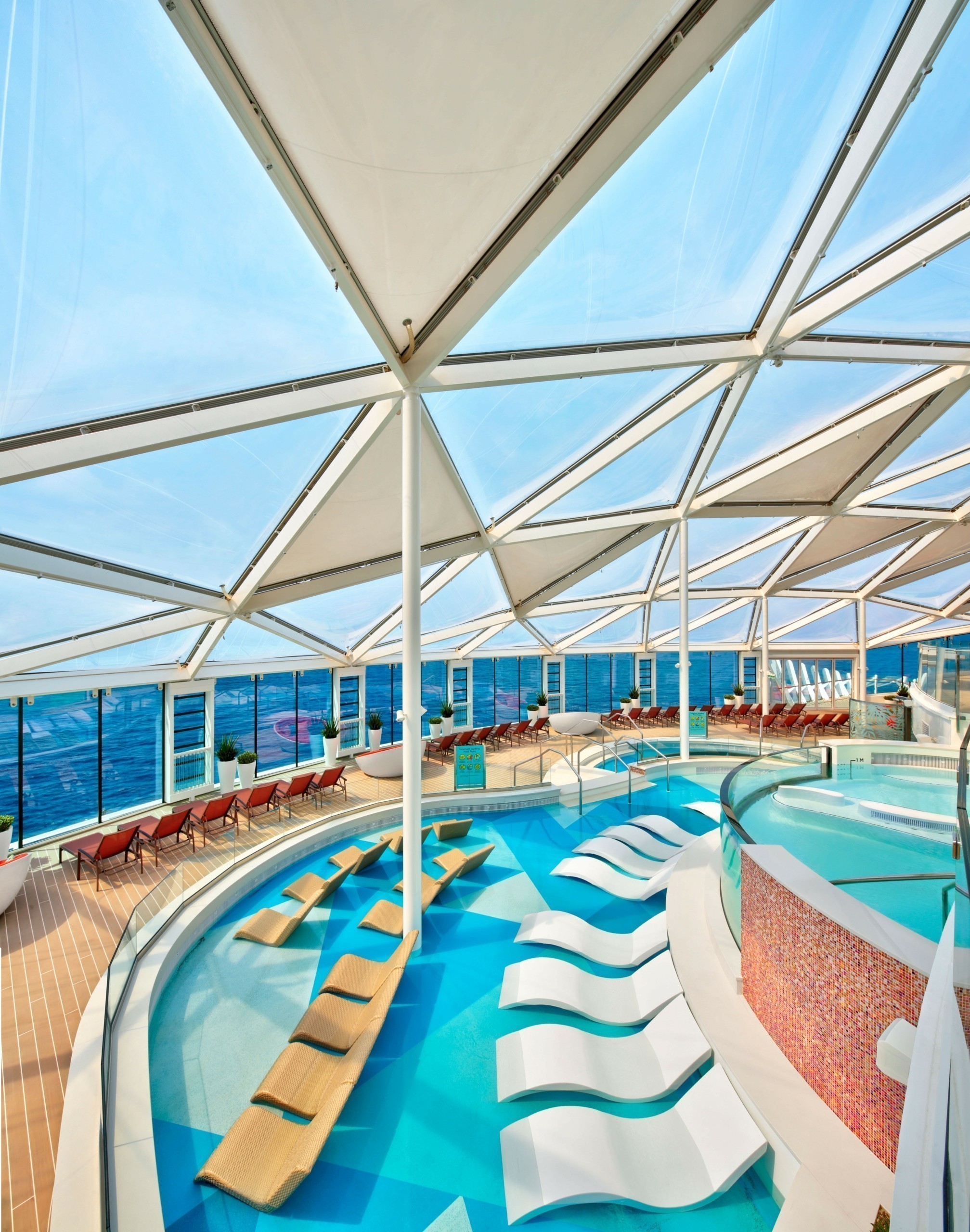 Wonder of the Seas: Ολα όσα συμβαίνουν μέσα στο μεγαλύτερο κρουαζιερόπλοιο του κόσμου