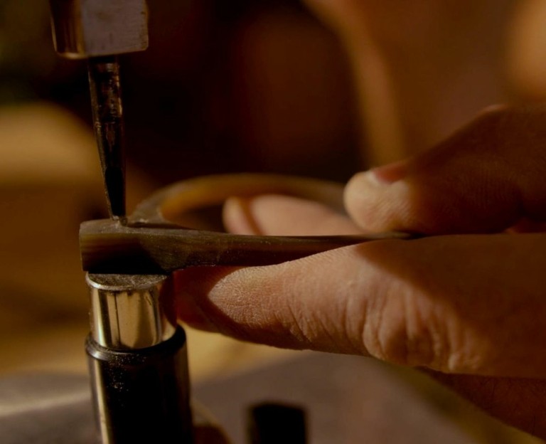 Tα πιο περιζήτητα γυαλιά οράσεως στον κόσμο είναι χειροποίητα από κέρατο βούβαλου