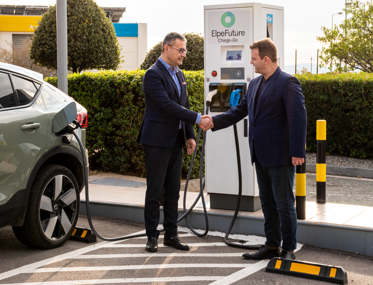 Volvo Car Hellas – ElpeFuture: Σύμπραξη για πρόσβαση των πελατών τους στο δίκτυο φόρτισης της HELLENiQ ENERGY