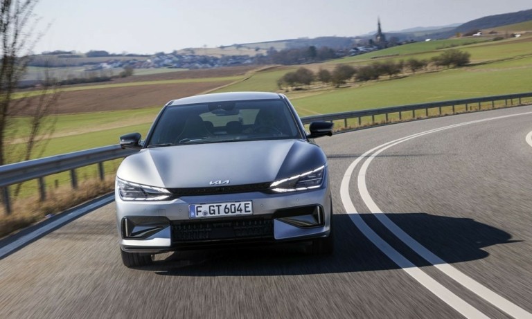 Ηλεκτρικά αυτοκίνητα: Πόσο απέχει η αλήθεια από όσα ανακοινώνονται για τις επιδόσεις τους