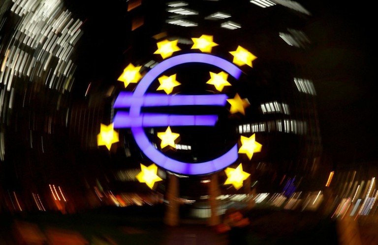 Reuters: Οι κυβερνήσεις της Ευρωζώνης αναζητούν επενδυτές στην αγορά ομολόγων