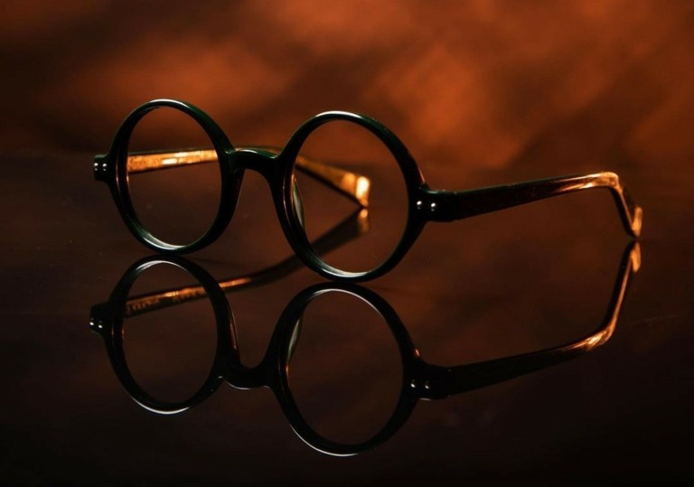 Tα πιο περιζήτητα γυαλιά οράσεως στον κόσμο είναι χειροποίητα από κέρατο βούβαλου