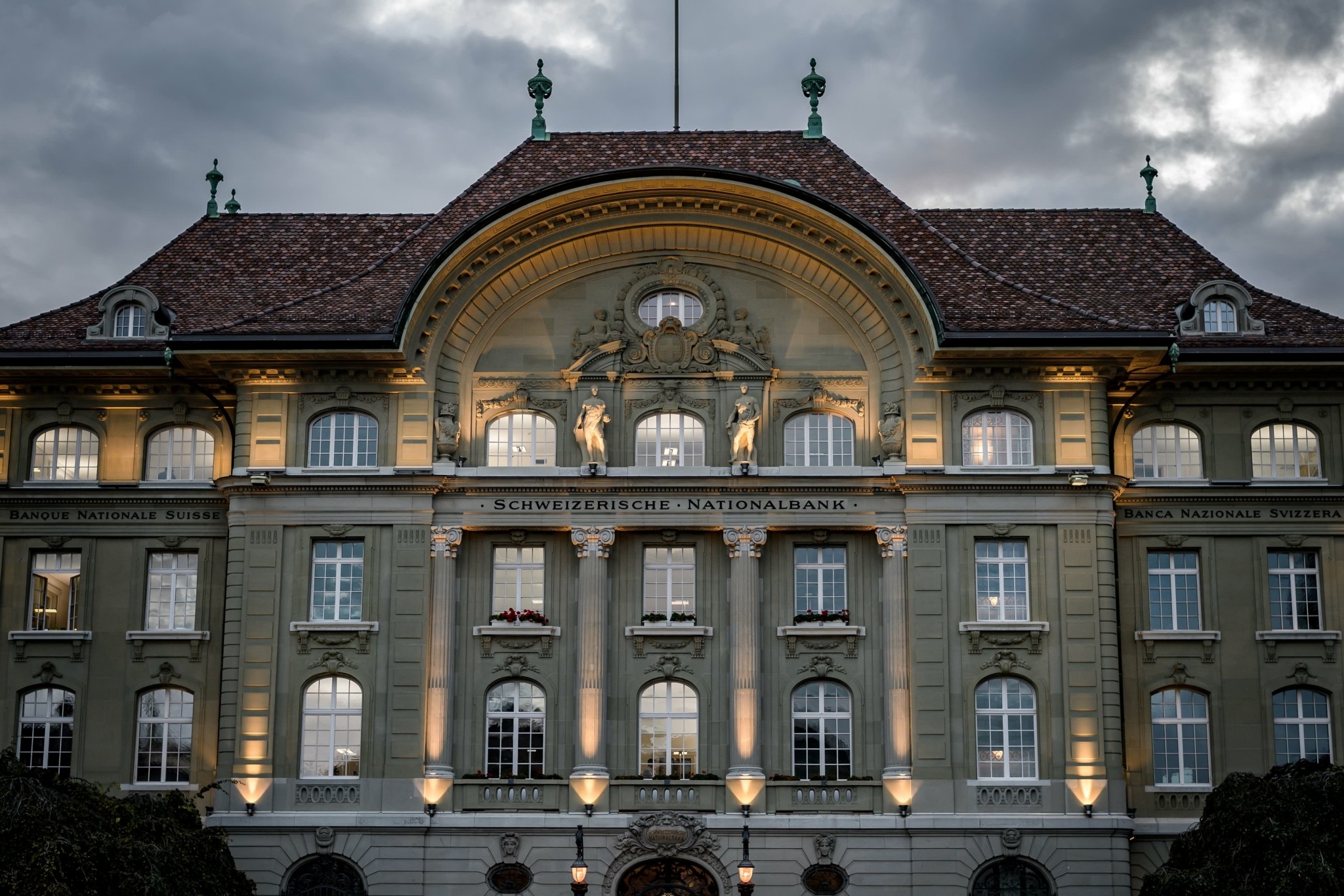 Άσχημα μαντάτα για τους 70.000 δανειολήπτες σε ελβετικό φράγκο: Αναμένεται να ενισχυθεί κι άλλο
