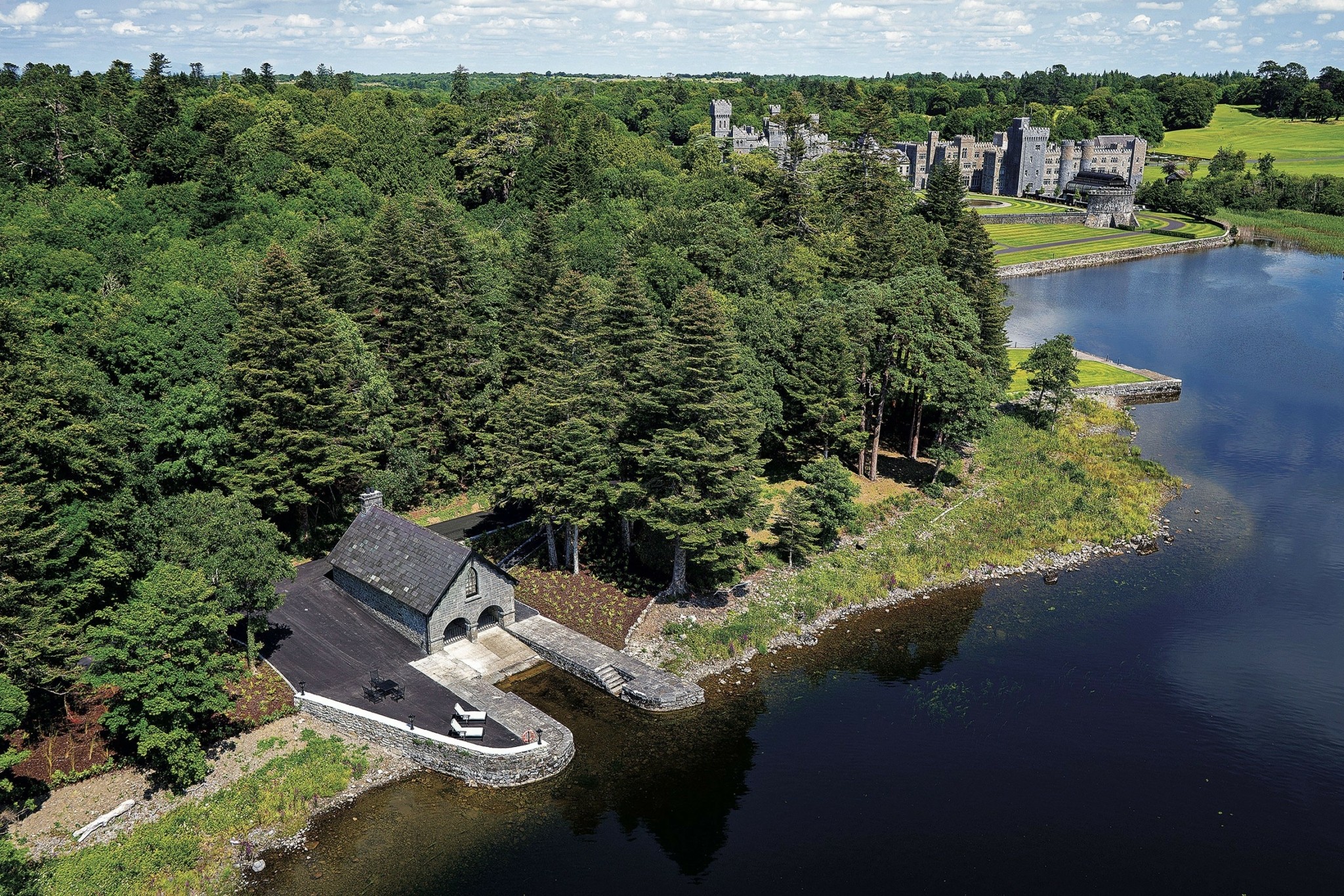 Φαντασίωση: Διαμονή στο κάστρο του Ασφορντ, μια σπάνια εμπειρία που θυμίζει το σίριαλ Downton Abbey