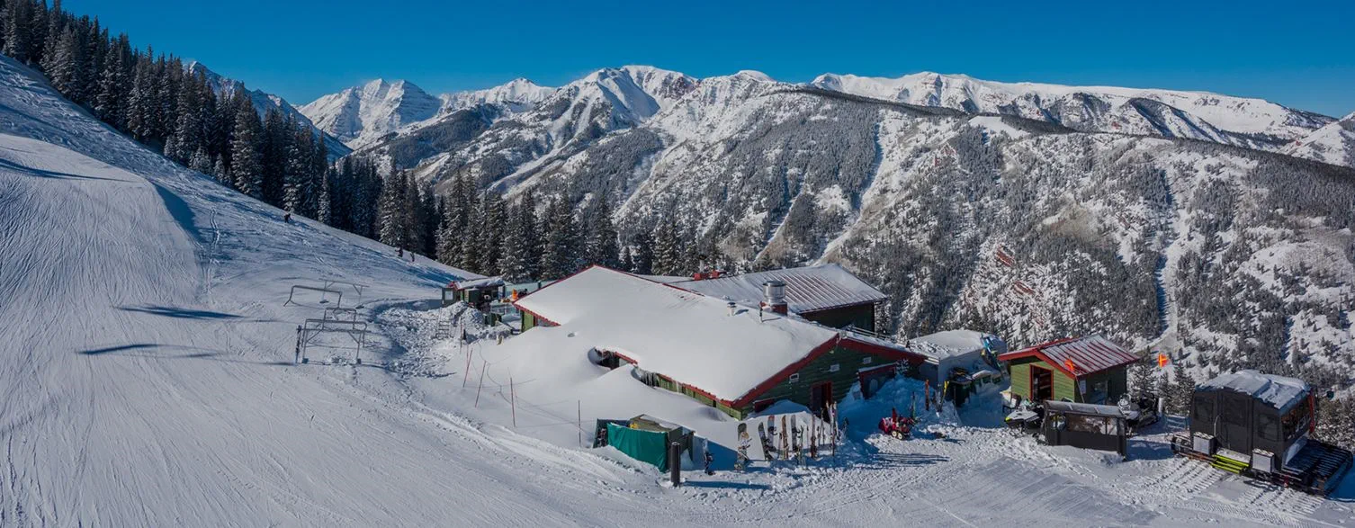 Aσπεν: Η ετήσια χιονοδρομική εμπειρία των εκατομμυριούχων και των σταρ στα 2.438 μέτρα