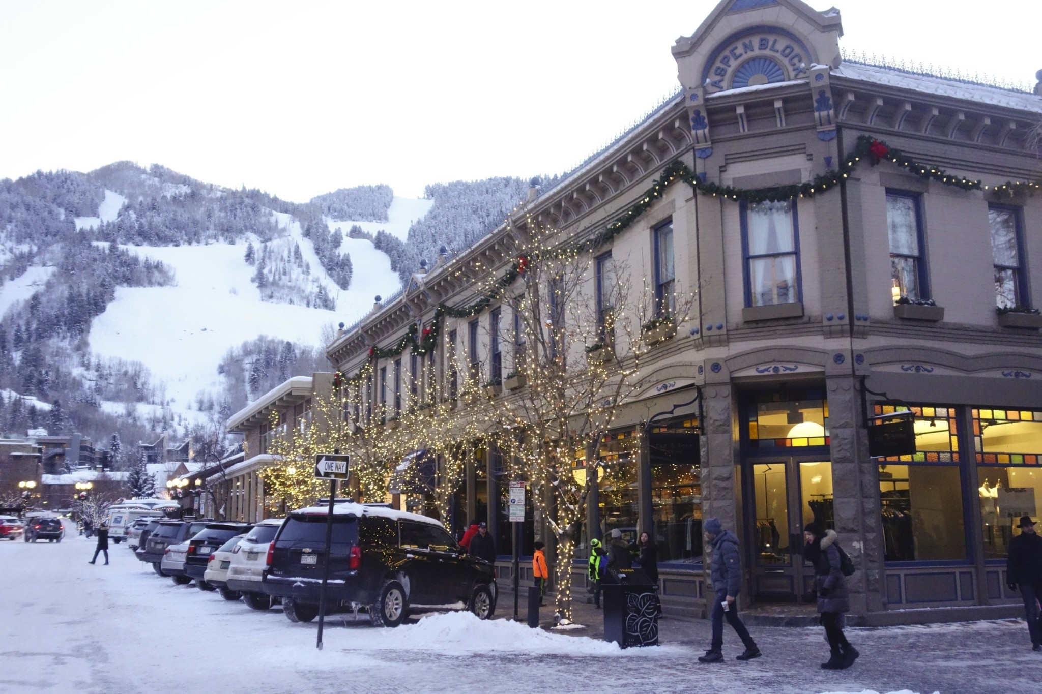 Aσπεν: Η ετήσια χιονοδρομική εμπειρία των εκατομμυριούχων και των σταρ στα 2.438 μέτρα