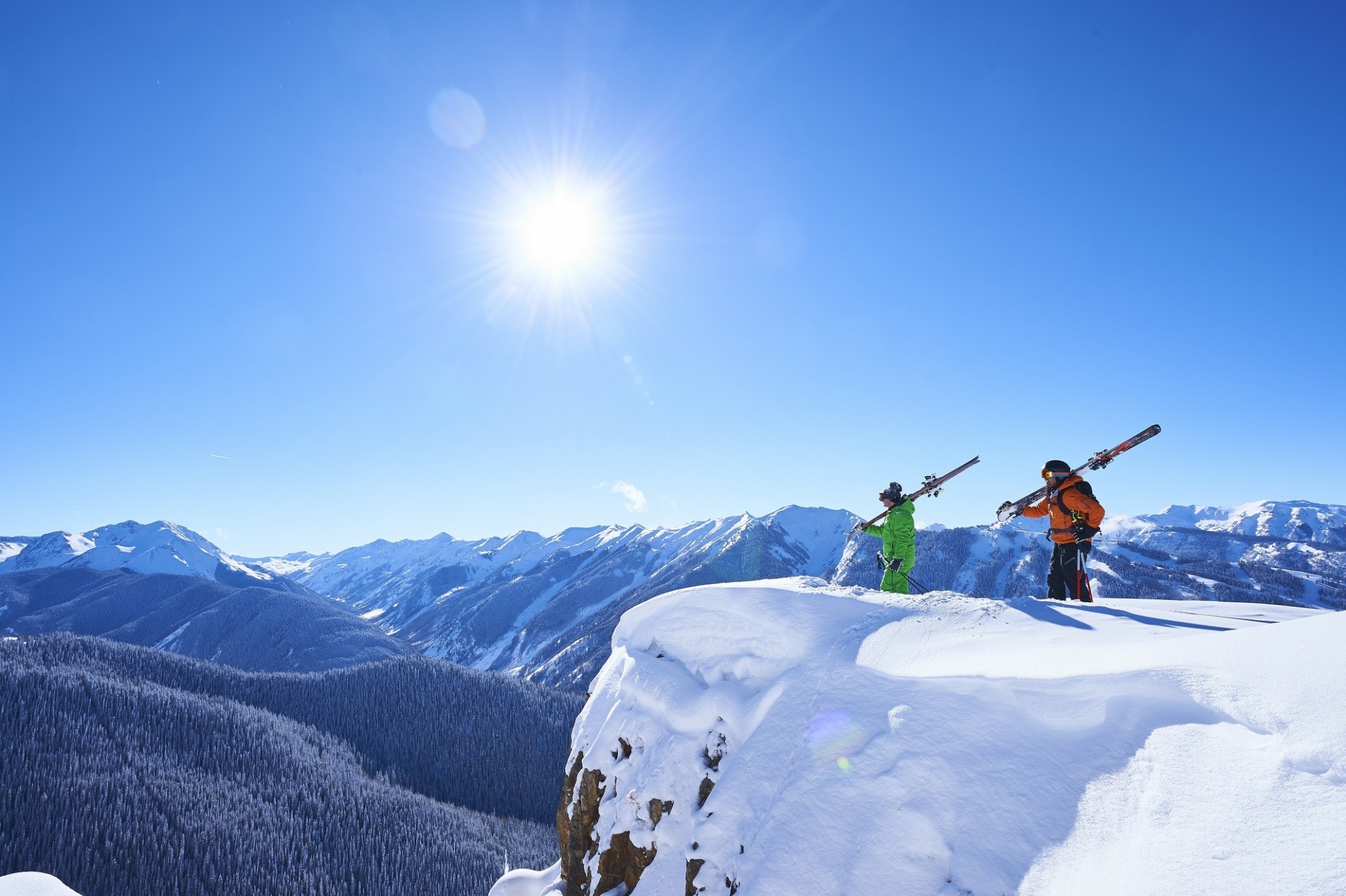 Aσπεν: Η ετήσια χιονοδρομική εμπειρία των εκατομμυριούχων και των σταρ στα 2.438 μέτρα