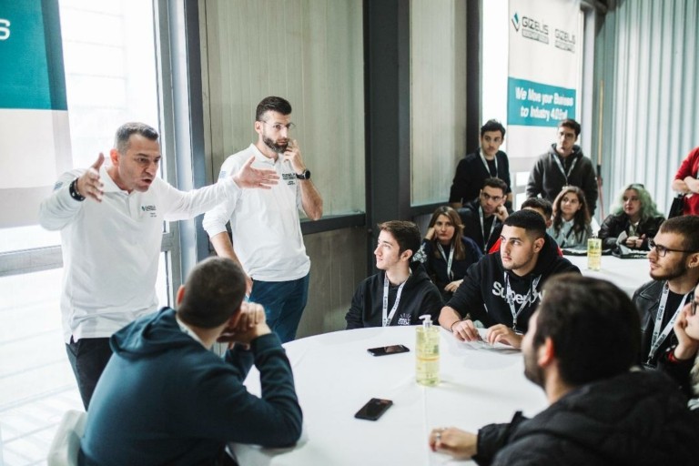 Όμιλος Gizelis: Παρουσίασε τεχνολογίες αιχμής και ρομποτικά συστήματα στους φοιτητές του ΕΚΠΑ