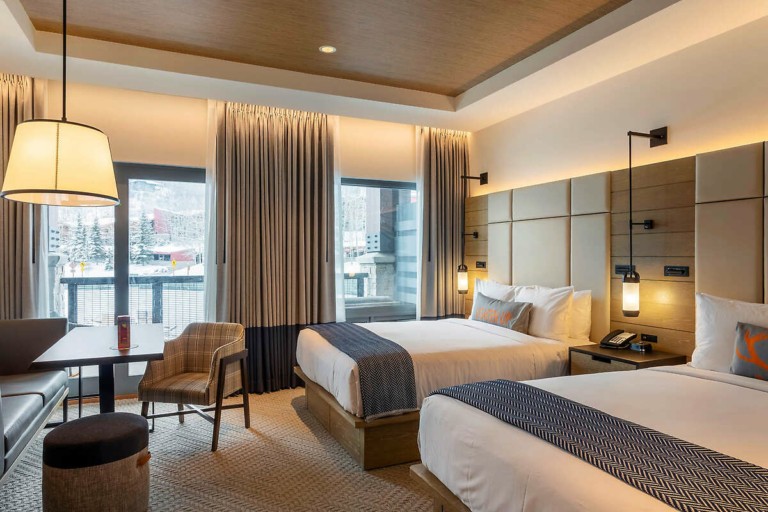 Aσπεν: Η ετήσια χιονοδρομική εμπειρία των εκατομμυριούχων και των σταρ στα 2.438 μέτρα