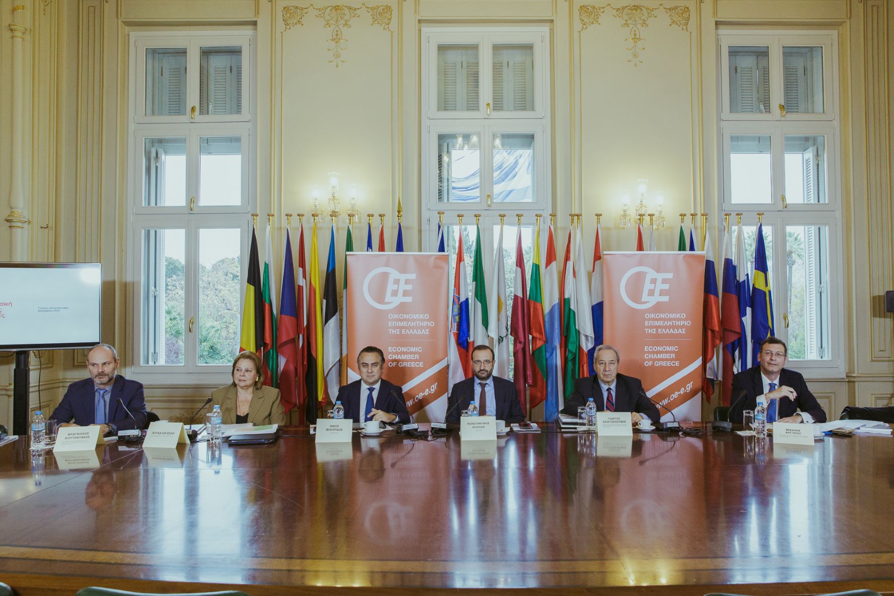 ΟΕΕ για προϋπολογισμό: Εφικτή η ανάκτηση επενδυτικής βαθμίδας το 2023