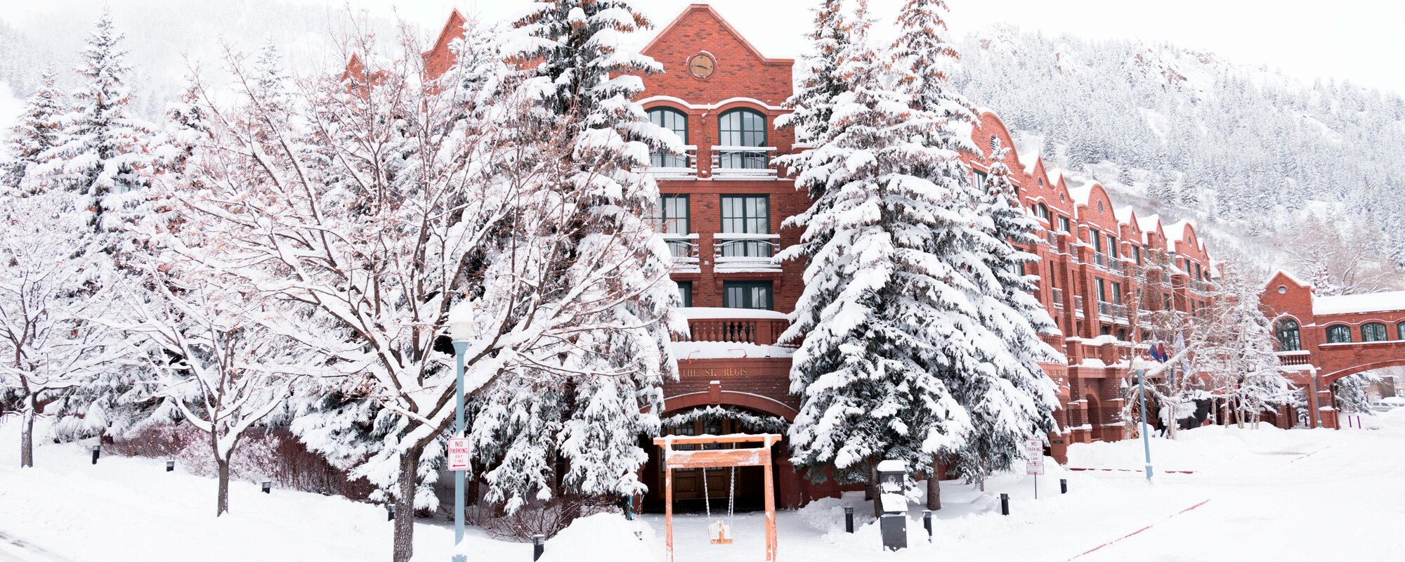 Aσπεν: Η ετήσια χιονοδρομική εμπειρία των εκατομμυριούχων και των σταρ στα 2.438 μέτρα