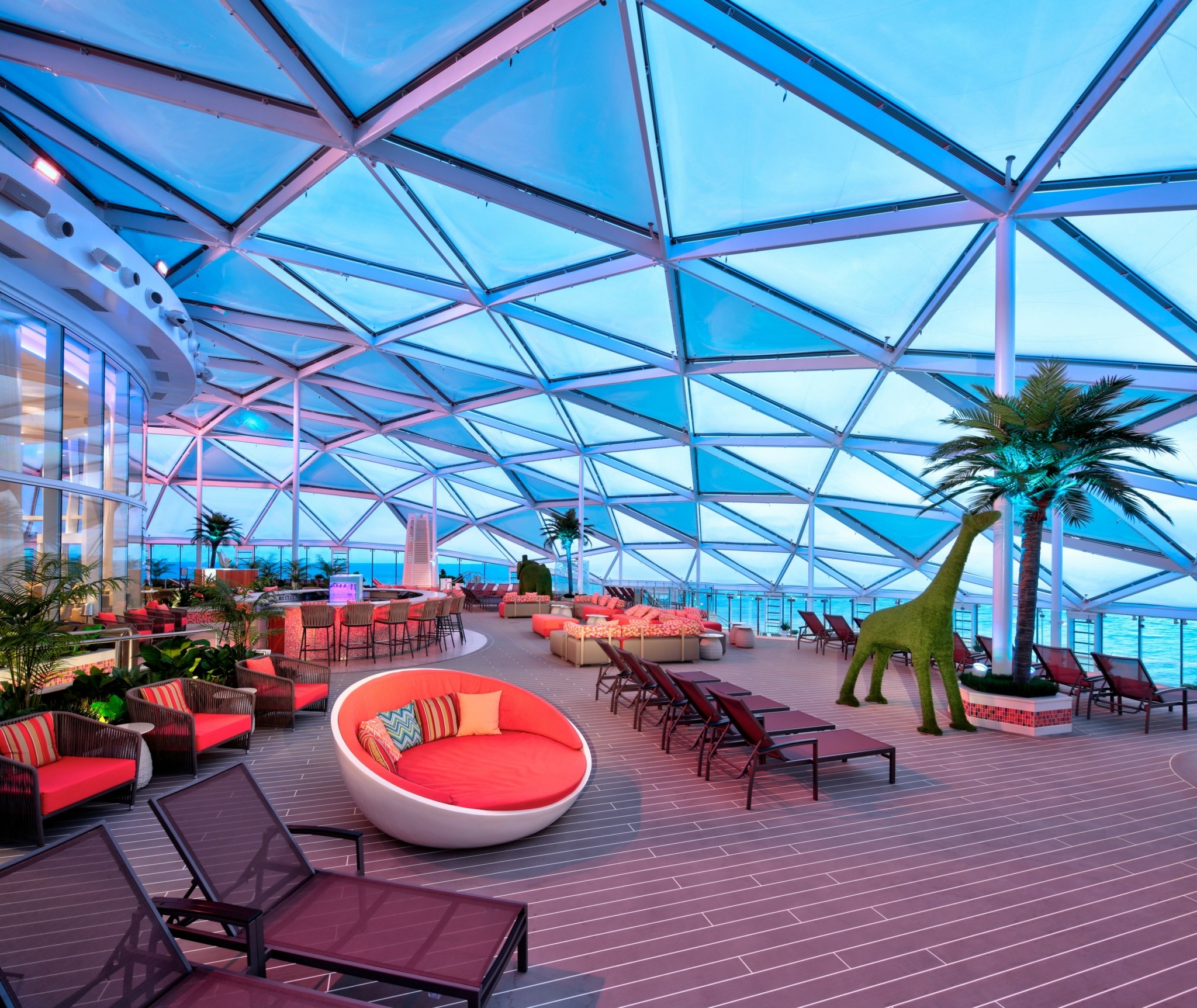 Wonder of the Seas: Ολα όσα συμβαίνουν μέσα στο μεγαλύτερο κρουαζιερόπλοιο του κόσμου