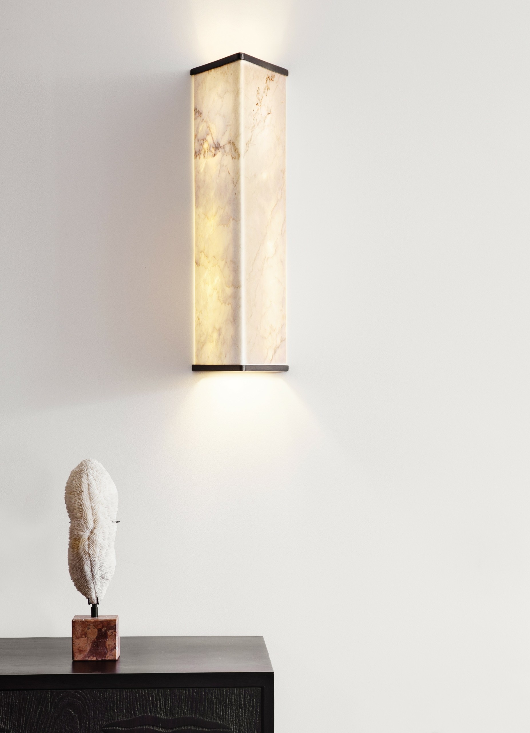 Δύο εμπνευσμένες Ελληνίδες και η απαράμιλλη τέχνη του μαρμάρου, που έφτασε μέχρι το Μέγαρο Μαξίμου