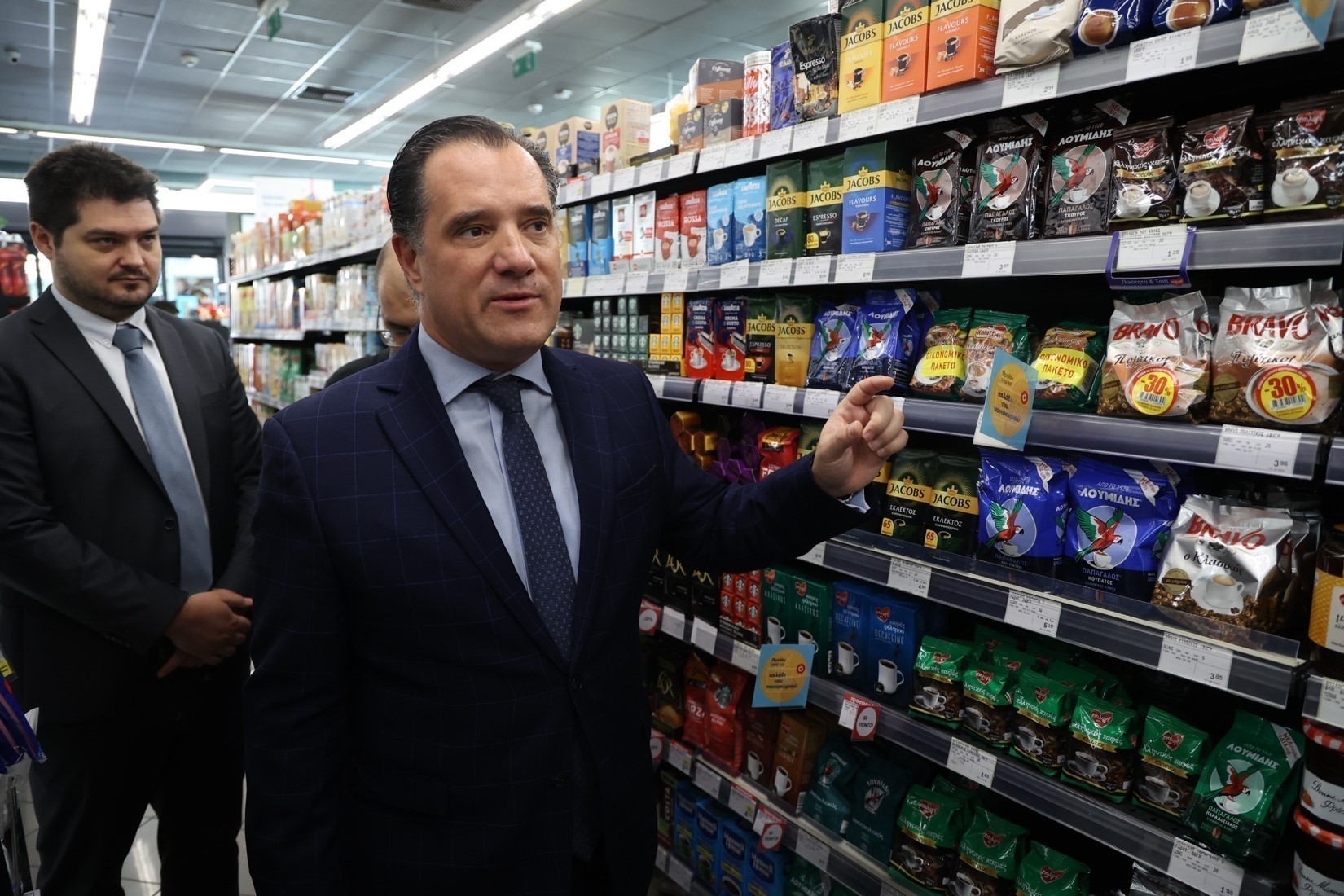 Γεωργιάδης για «καλάθι του νοικοκυριού»: Μείωση τιμών σε πάνω από 200 προϊόντα (tweet + vid)