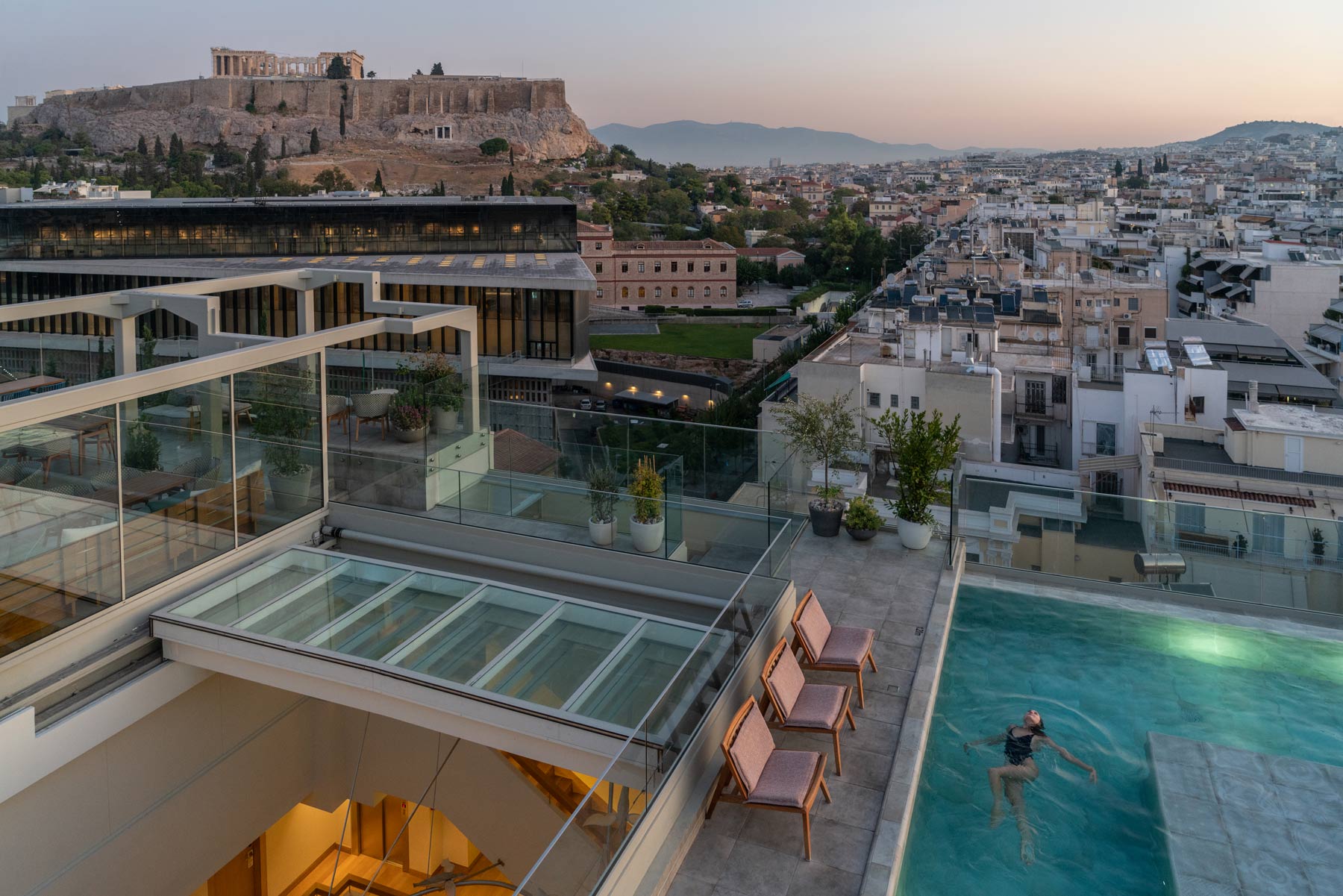 Μπλε Κέδρος: Πρόστιμο άνω των 7 εκατ. ευρώ από τον Δήμο Αθηναίων για το ξενοδοχείο Coco-Mat Athens