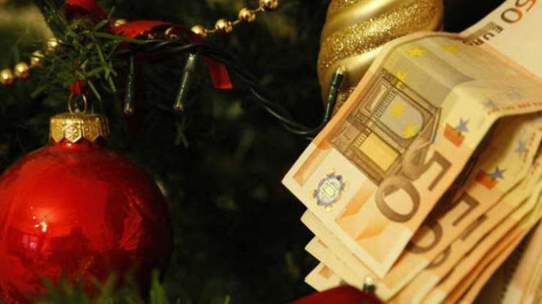 Δώρο Χριστουγέννων: Αύξηση 40% στις καταγγελίες για μη καταβολή του – Τα τεχνάσματα από τους εργοδότες (vid)
