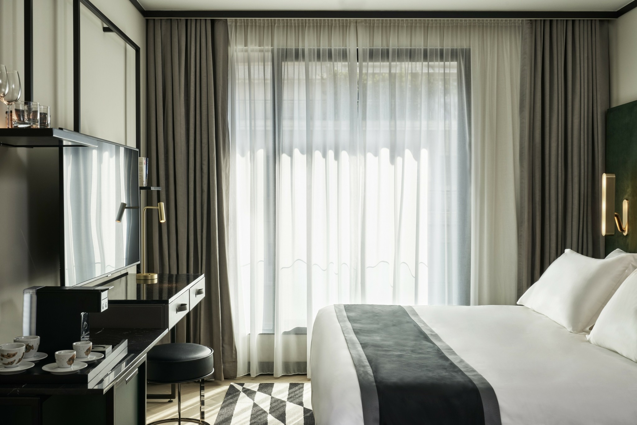 Δωμάτιο με Θέα: Anesis, το deluxe room του Academias Hotel στην Αθήνα
