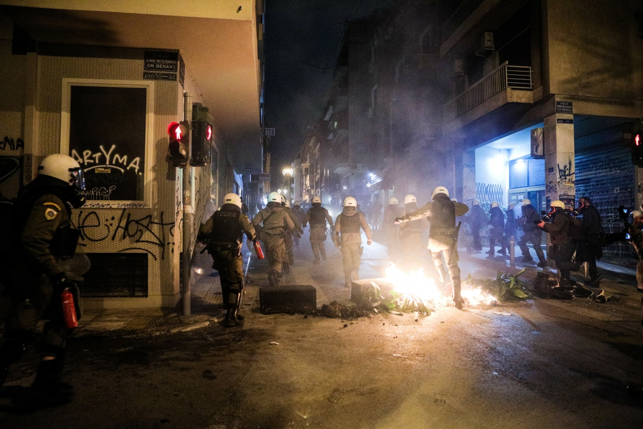 Επεισόδια, προσαγωγές και τραυματισμοί αστυνομικών στις πορείες για τον Αλέξη Γρηγορόπουλο