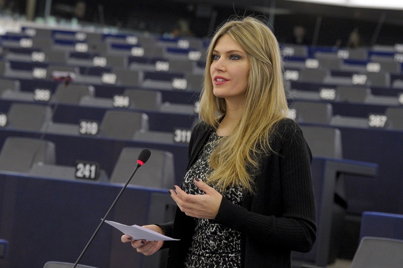 Politico: Το ένταλμα σύλληψης για την Εύα Καϊλή αφορά «αρκετά εκατομμύρια ευρώ»