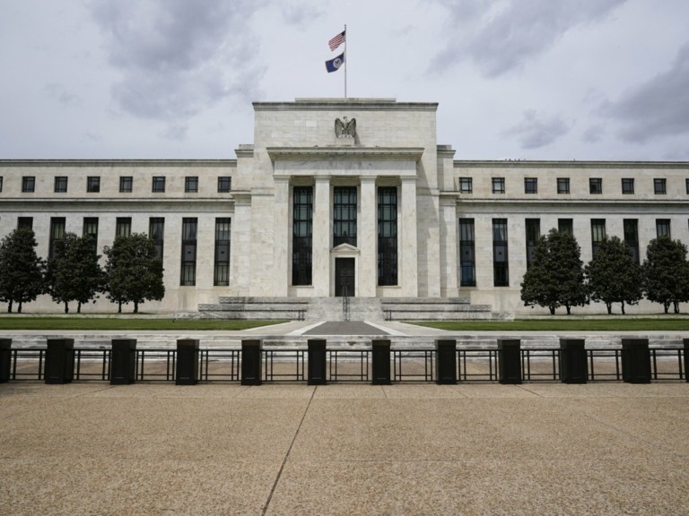 Fed: Μείωση των επιτοκίων από τον Ιούνιο «βλέπουν» οι περισσότεροι οικονομολόγοι