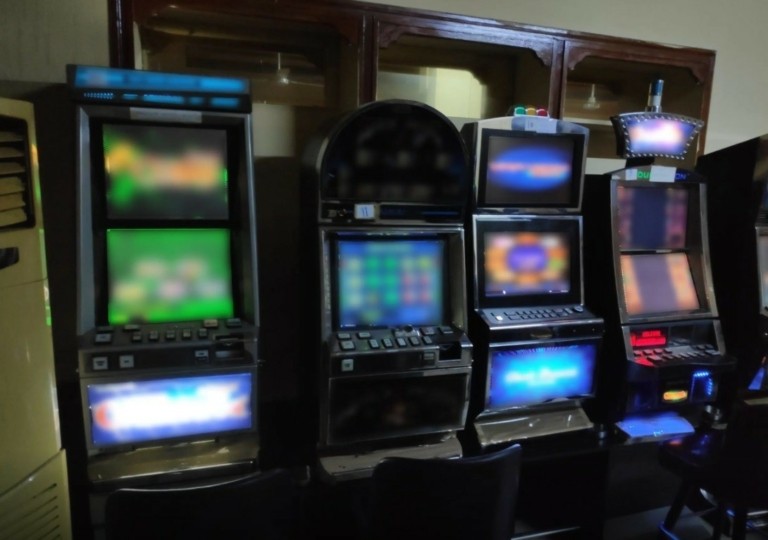 ΕΛΑΣ: Έφοδος και συλλήψεις σε παράνομο καζίνο στην Αττική (pic + vid)