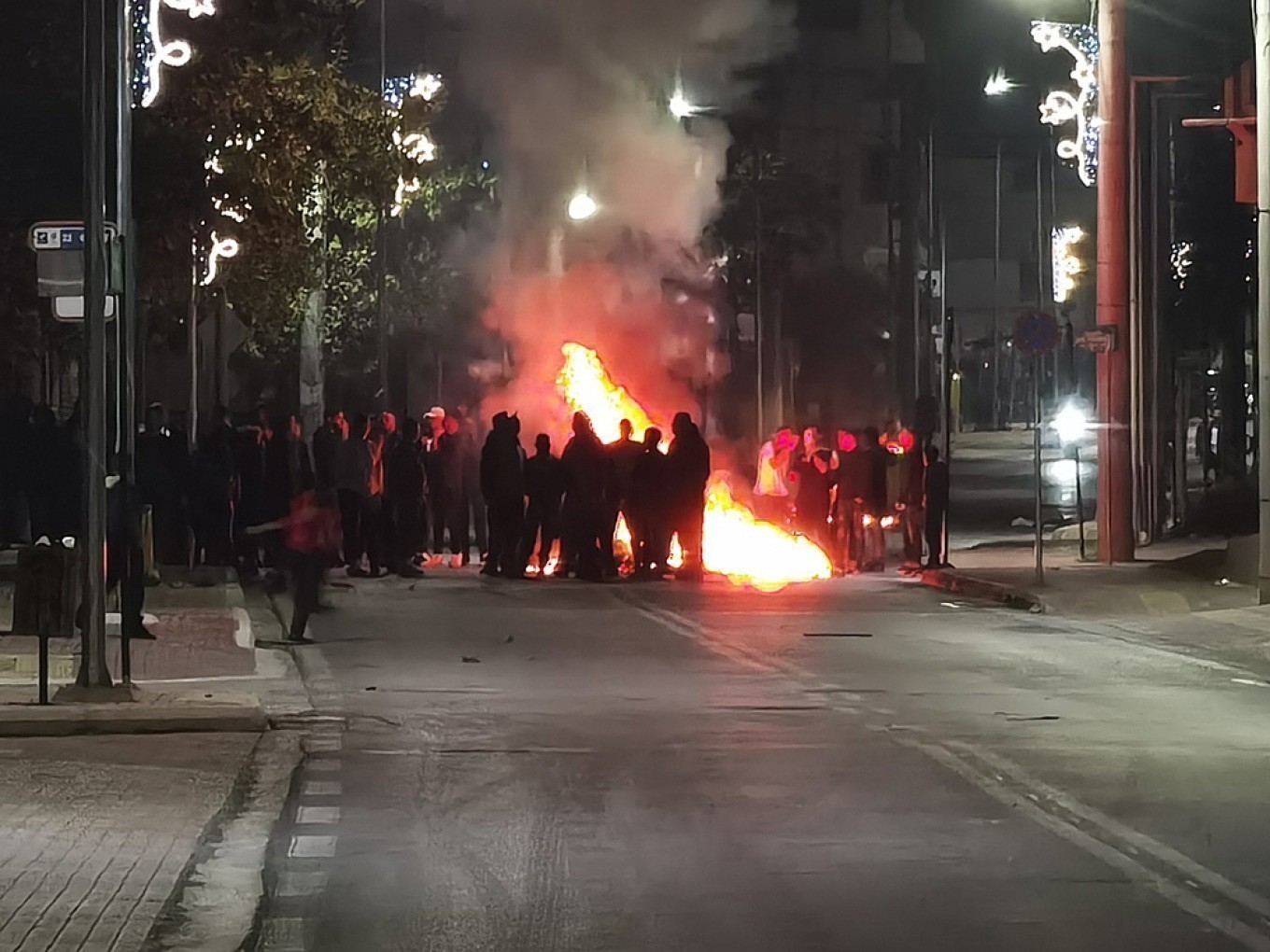 Aσπρόπυργος: Πυροβολισμοί σε καταυλισμό την ώρα αστυνομικής περιπολίας (vid)