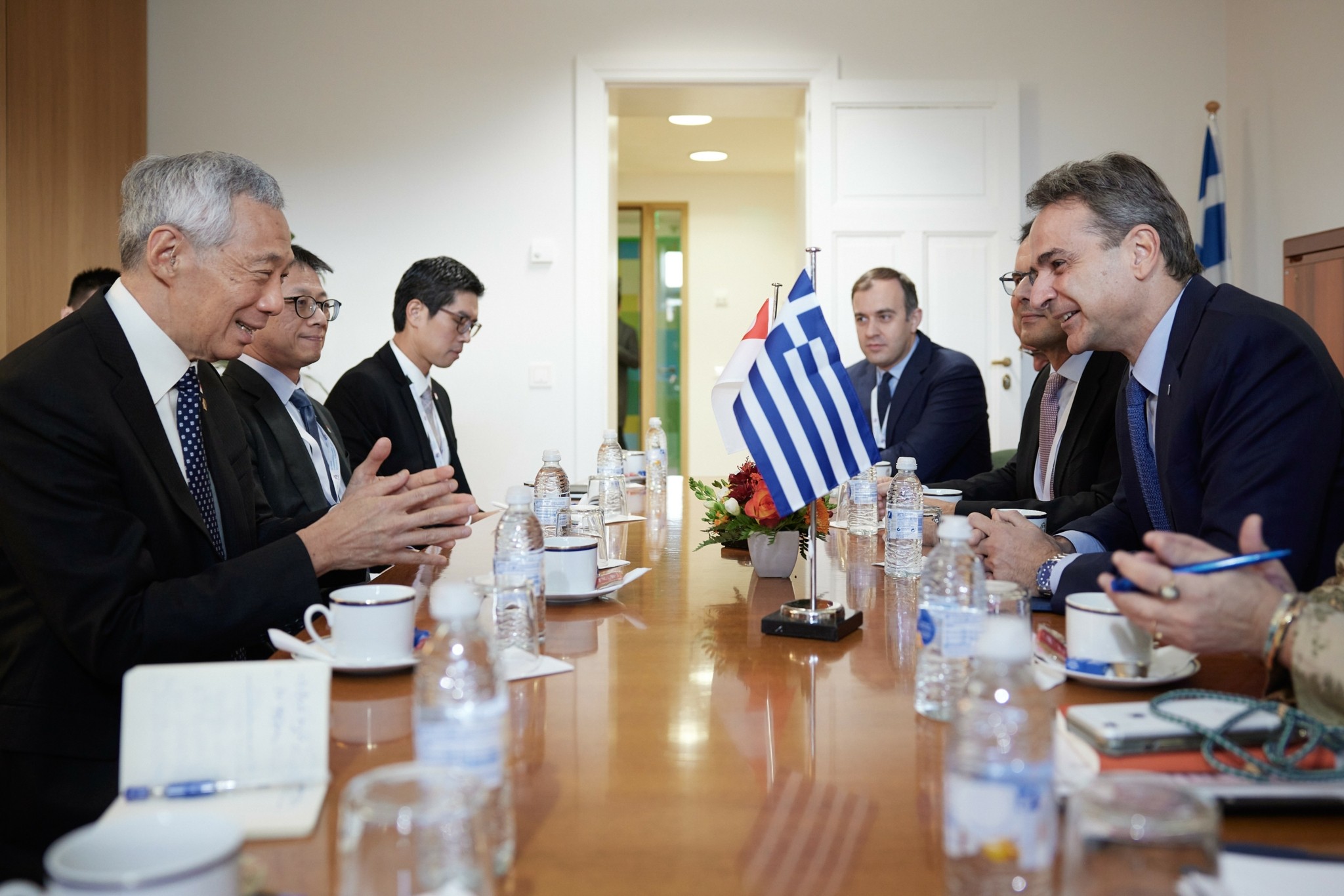 Συνάντηση Μητσοτάκη με πρωθυπουργό Σιγκαπούρης: Ικανοποίηση για τις επενδύσεις στον ελληνικό τουρισμό