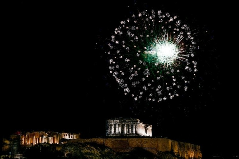 Πώς η Αθήνα θα υποδεχθεί το 2023 – Πυροτεχνήματα στο Σύνταγμα, πάρτι στη Βαρβάκειο