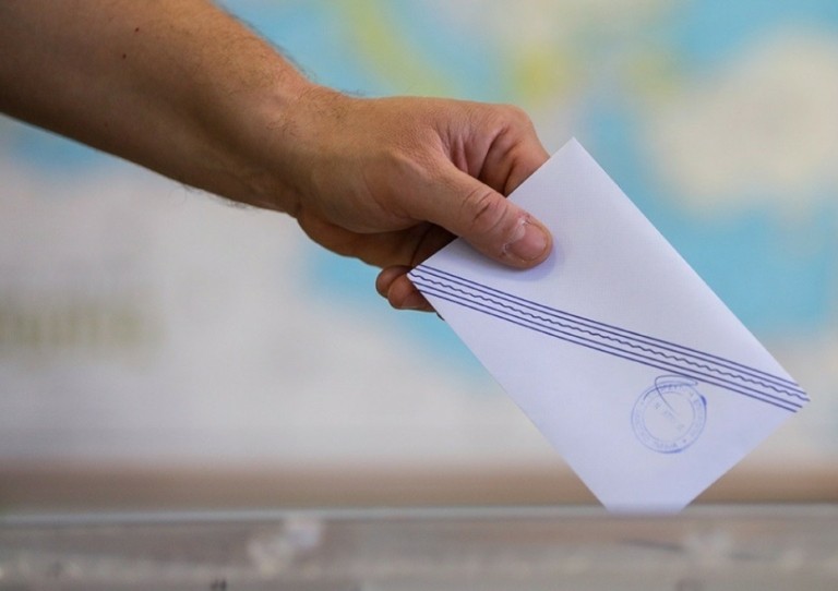 Ψήφος αποδήμων: Καταργούνται τα εμπόδια – Όλοι οι Έλληνες θα μπορούν να μετέχουν στις εκλογές (tweet)